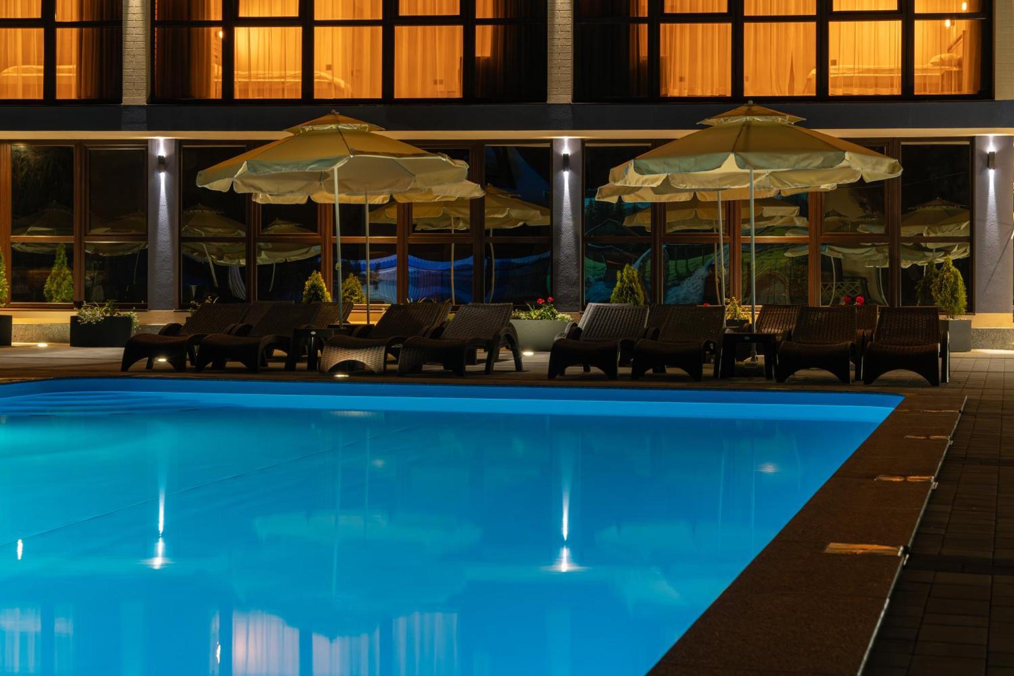 Toga Hotel ยาบลูนิตซา ภายนอก รูปภาพ